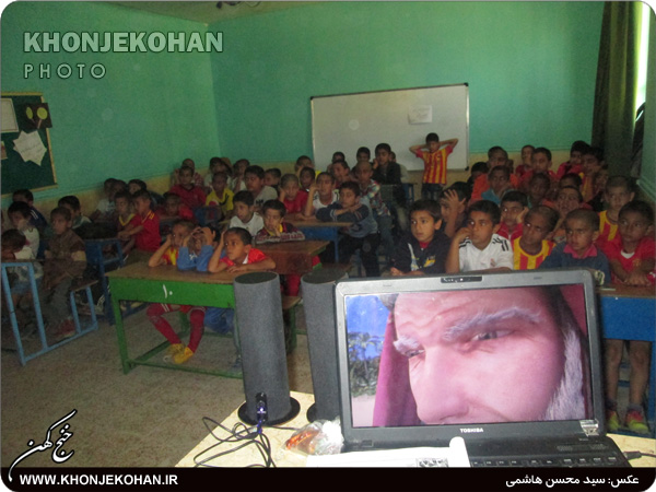 تصاویر/ اکران جشنواره مردمی فیلم عمار در آموزشگاه شهید باقری خنج
