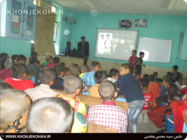 تصاویر/ اکران جشنواره مردمی فیلم عمار در آموزشگاه شهید باقری خنج