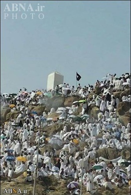 برافراشتن پرچم داعش در عرفات! +عکس
