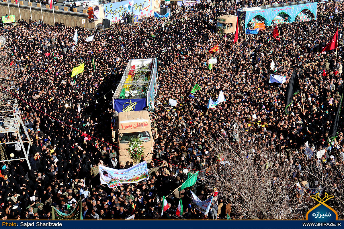 شاهدان بصیر «دُرهای غلتان» اقیانوس مردم سومین حرم/ استقبالی که در تاریخ شیراز ثبت شد