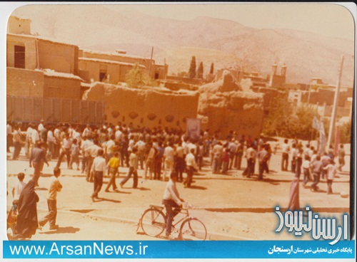 تصاویر خاطره انگیز از تظاهرات مردم ارسنجان در جریان انقلاب اسلامی