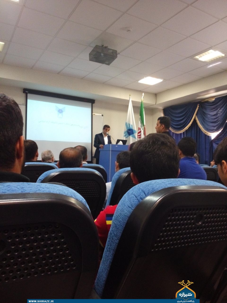 جشن 33 سالگی دانشگاه آزاد یا جلسه بزرگداشت هاشمی؟!/ سخنرانی یاسر در دانشگاه آزاد شیراز و صندلی های خالی از دانشجو