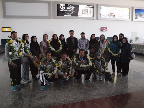 مراسم ورود قهرمانان پیوند اعضا فارس به فرودگاه شیراز+عکس
