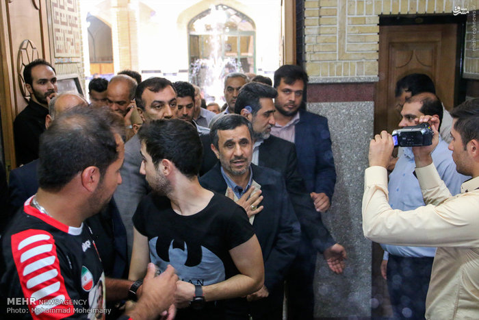 عکس: احمدی نژاد در مراسم ختم هادی نوروزی