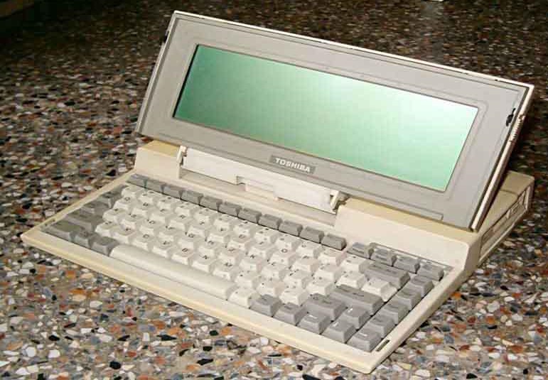 اولین لپ تاپ جهان را ببینید
