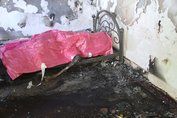 کشف جسد سوخته یک مرد سالمند درحریق منزل مسکونی + تصاویر