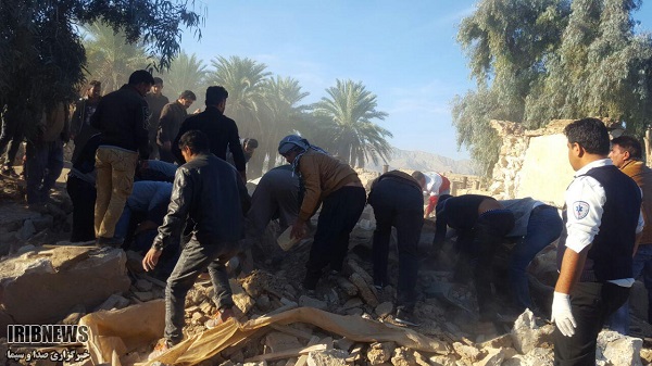 4 کشته و یک مصدوم در زلزله خنج/اعزام امدادگران هلال احمر به شهرستان/ قطعی برق در برخی مناطق + تصاویر
