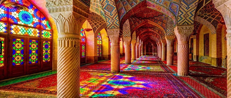 حرم احمدی و محمدی نگین درخشان شهر شیراز/مسجد نصیر الملک؛ مسجدی با شیشه های رنگی، طاق های بلند و کاشیکاری های زیبا