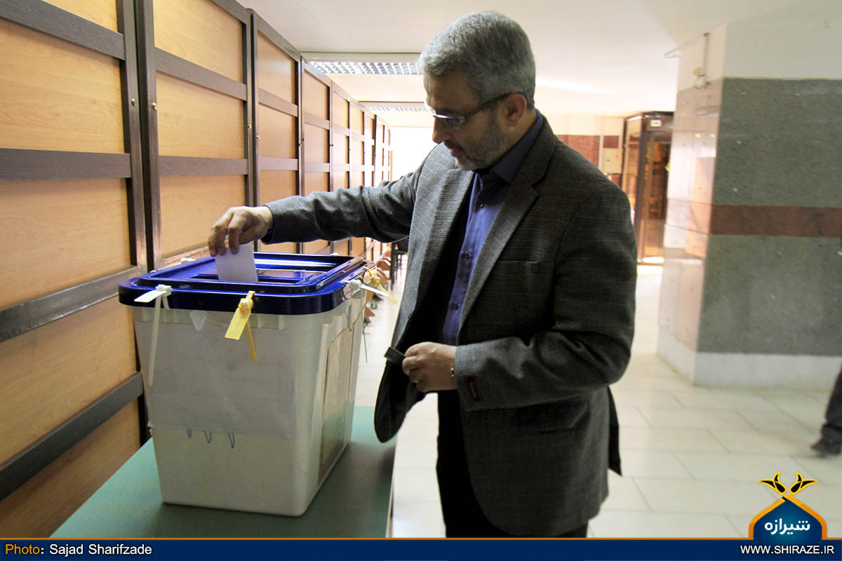 حضور مسئولین استانی در نخستین ساعت رای گیری+ تصاویر