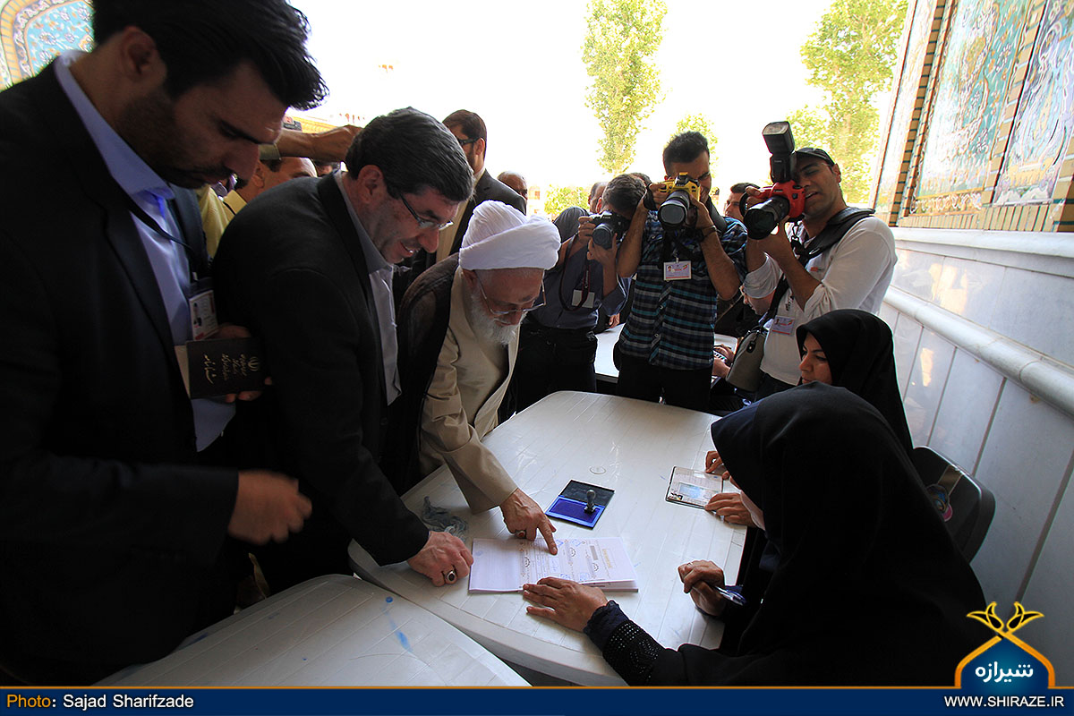 حضور مسئولین استانی در نخستین ساعت رای گیری+ تصاویر