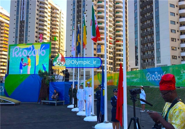 اهتزاز پرچم ایران در دهکده بازی‌های المپیک ریو