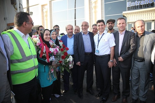 استقبال گردم مردم و مسئولین شیراز از ساره جوانمردی در فرودگاه شیراز+تصاویر