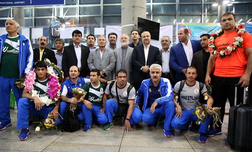 تیم ملی کشتی آزاد به ایران بازگشت