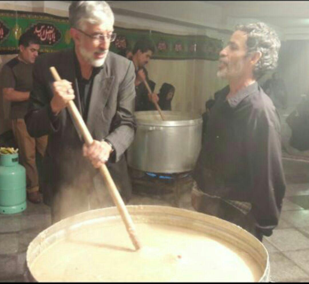 دکتر حداد عادل در مراسم حلیم پزان شب تاسوعای حسینی