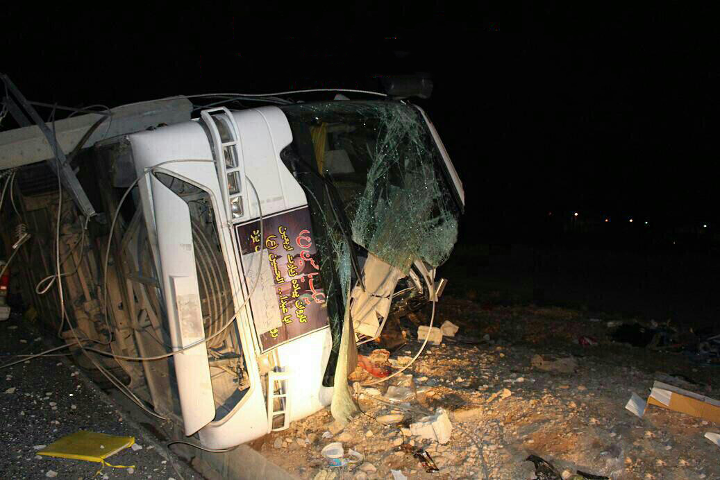 47 کشته و زخمی در سانحه واژگونی اتوبوس زائران کربلا + عکس