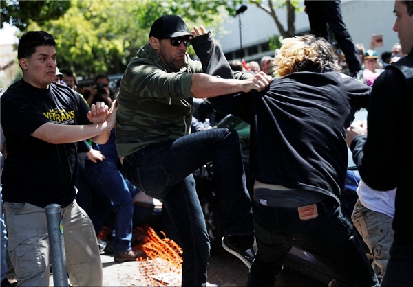 درگیری میان حامیان و مخالفان ترامپ در تظاهرات روز مالیات/ ۱۴ نفر بازداشت شدند+ تصاویر