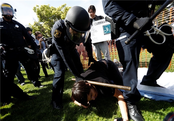 درگیری میان حامیان و مخالفان ترامپ در تظاهرات روز مالیات/ ۱۴ نفر بازداشت شدند+ تصاویر