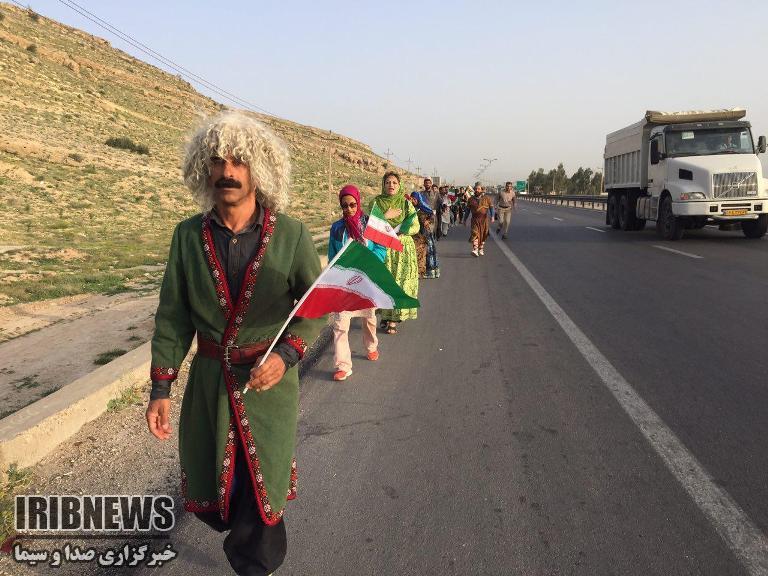 پیاده روی اقوام ایرانی از شیراز تا خلیج فارس