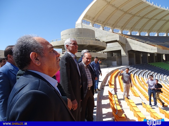 بازدید استاندار فارس از ورزشگاه بزرگ میانرود+تصاویر