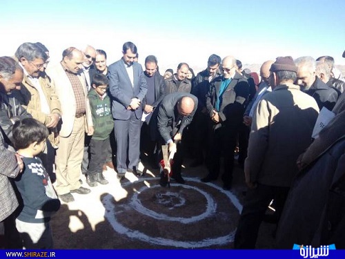 آغاز احداث دو زمین چمن مصنوعی در شهرستان آباده+عکس