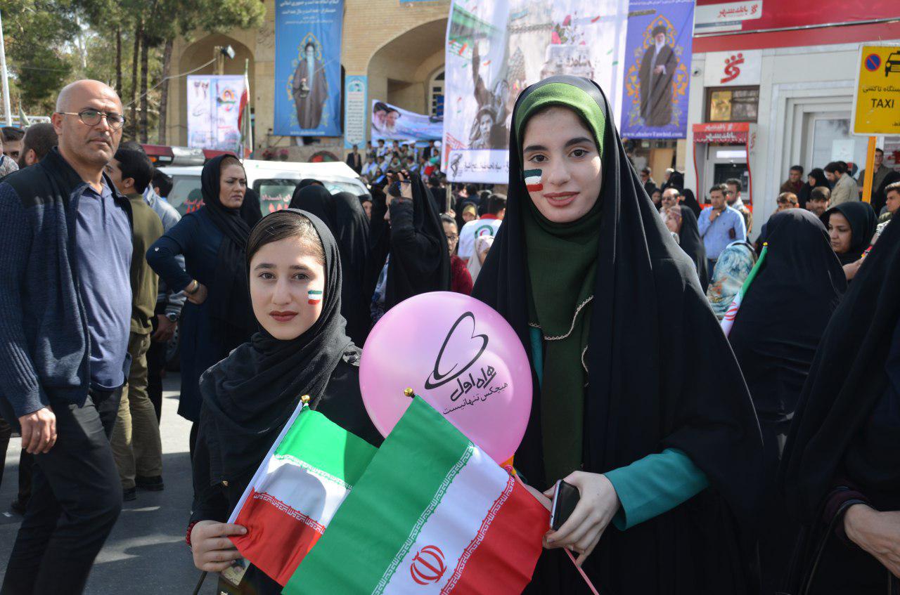 شرحی بر چهلمین حضور در جشن پیروزی انقلاب اسلامی/ مدیریت جهادی راه حل عبور از مشکلات