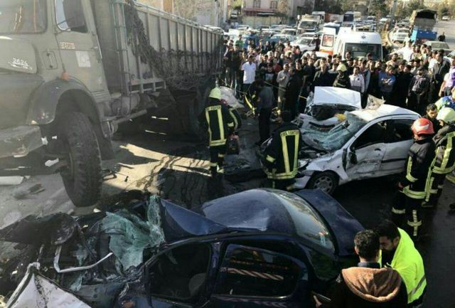 تصادف زنجیره‌ای در چهار راه چهل مقام شیراز
