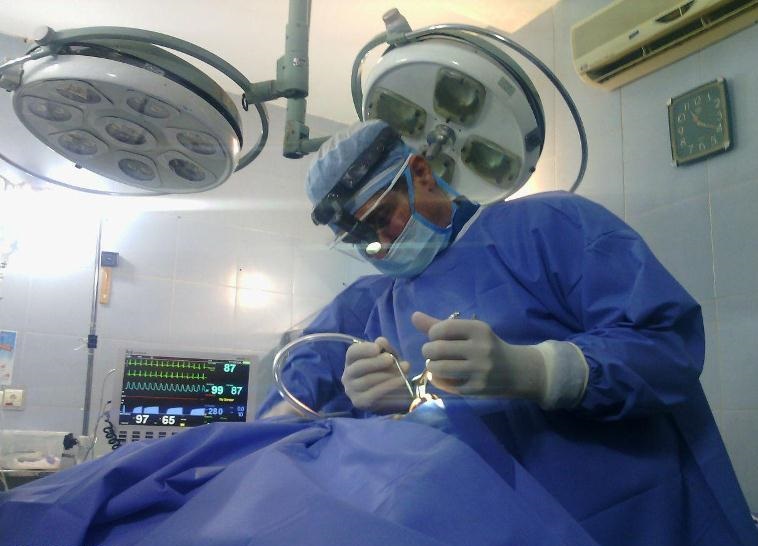 انجام دو جراحی نادر بر روی یک بیمار در شیراز + عکس