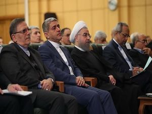 دستگاه‌ها و مراکز دولتی رسماً به ستاد انتخاباتی روحانی تبدیل شده‌اند
