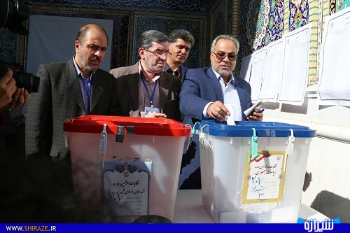 ایت الله ایمانی و استاندار رای خود را در صندوق انداختند