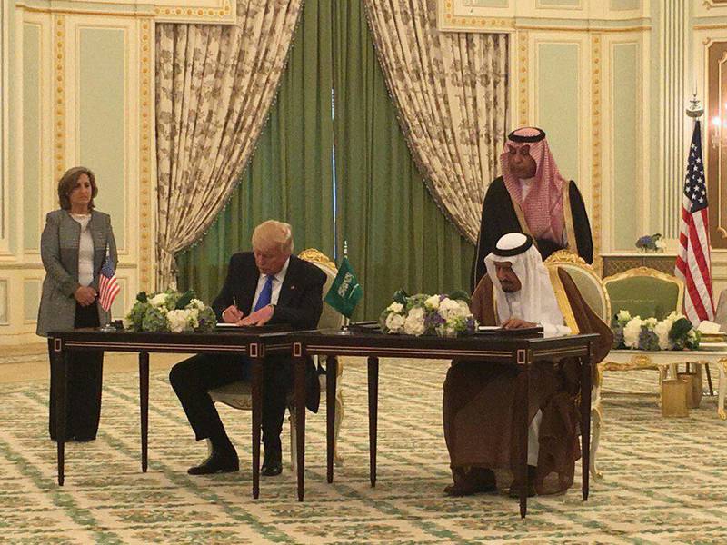 امضای بزرگ‌ترین قرارداد تسلیحاتی تاریخ جهان در ریاض/ خط و نشان ۴۶۰ میلیارد دلاری سعودی‌های برای جمهوری اسلامی/ ترامپ یک سوم وعده‌های انتخاباتی خود را عملی کرد