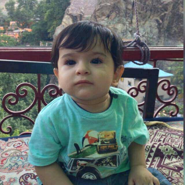 عکس/ فرزند خردسال شهید حمله به مجلس