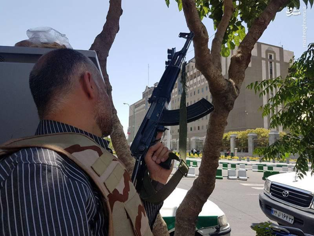 اسلحه تروریست‌های داعش در حمله به مجلس و حرم امام چه بود؟+ تصاویر