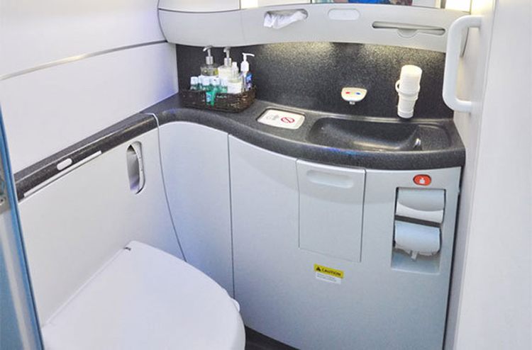 حقایقی جالب در مورد توالت های هواپیما