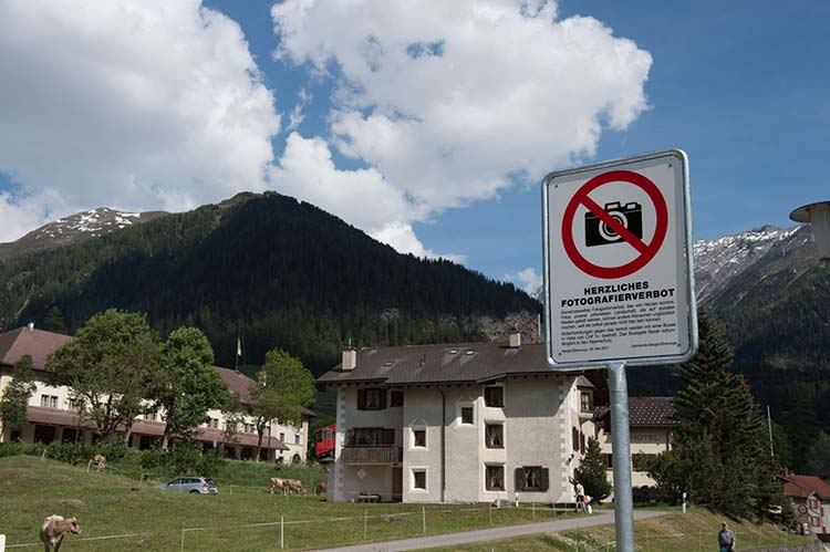 برگان سوئیس، شهری که عکاسی در آن ممنوع شد