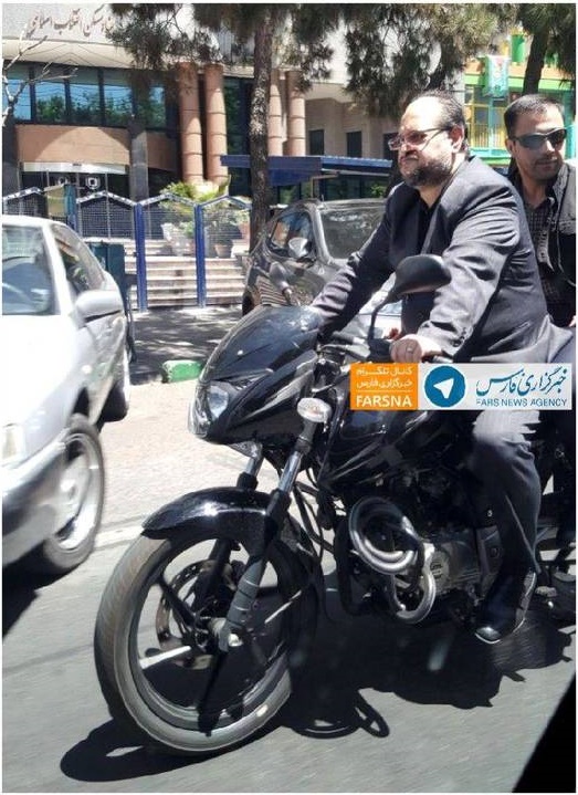 عکس/ موتورسواری معاون روحانی در روز قدس