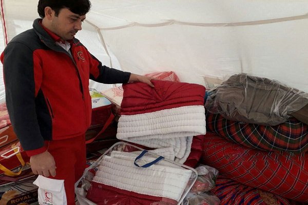 عروس بجنوردی جهیزیه خود را به مردم زلزله‌زده کرمانشاه اهدا کرد