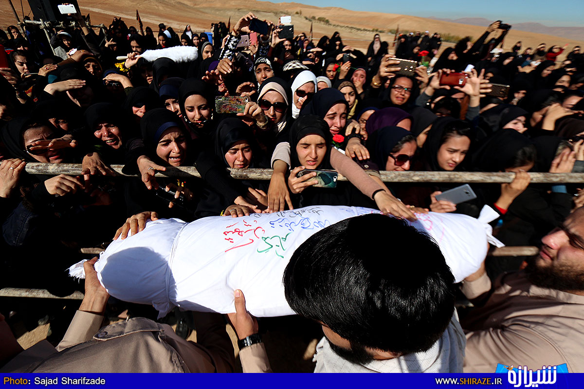 تشییع و تدفین ۲ شهید گمنام در دانشگاه پیام نور شیراز