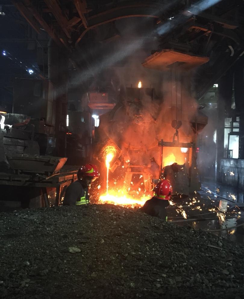مهار آتش سوزی در کارخانه شیشه‌سازی