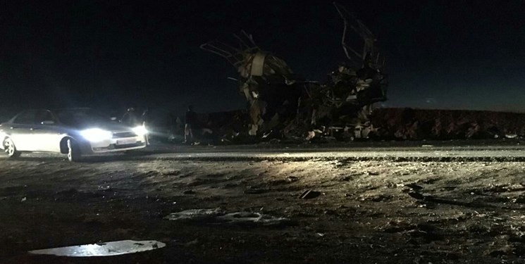 انفجار در اتوبوس پرسنل سپاه در سیستان و بلوچستان / حادثه بر اثر انفجار بمب کنار جاده‌ای رخ داده / جيش العدل مسئولیت عملیات را برعهده گرفت