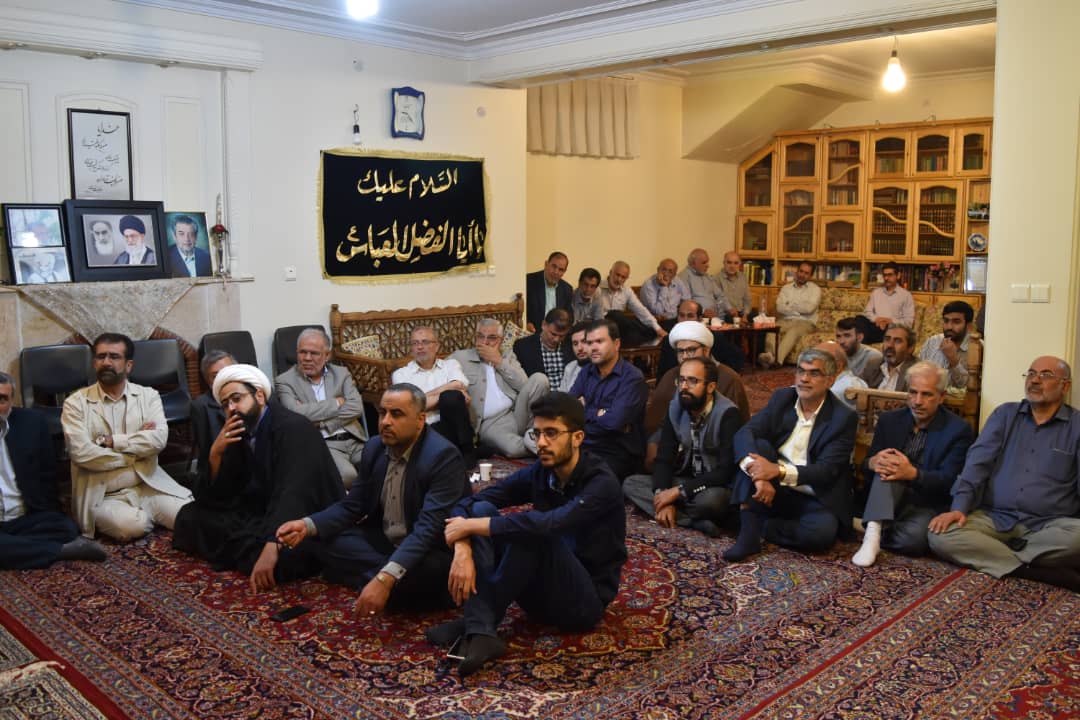 تاکید بر لزوم وحدت و همگرایی نیروهای انقلاب در جلسه اصولگرایان شیراز