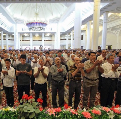 اقامه نماز عید فطر در استان فارس به شکرانه یک ماه بندگی