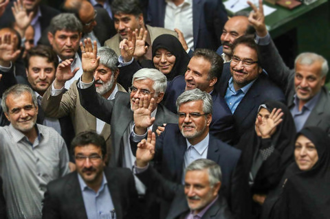 کارنامه مجلس در دست چپ/ امروز روز حساب نمایندگان شیراز است!