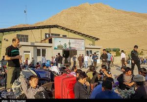 افغانی ها برای ترک ایران صف کشیدند+عکس