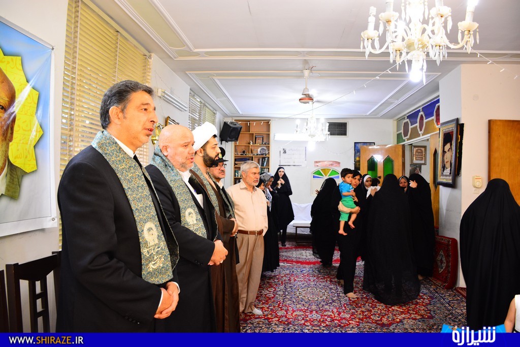 اولین روز حضور خادمان حرم امام رضا (ع) در شیراز/ از زیارت شاهچراغ (ع) تا دیدار با خانواده شهدا