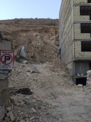 ساخت و ساز غیراصولی عامل ریزش کوه در شیراز/ با متخلفان برخورد قانونی می‌شود