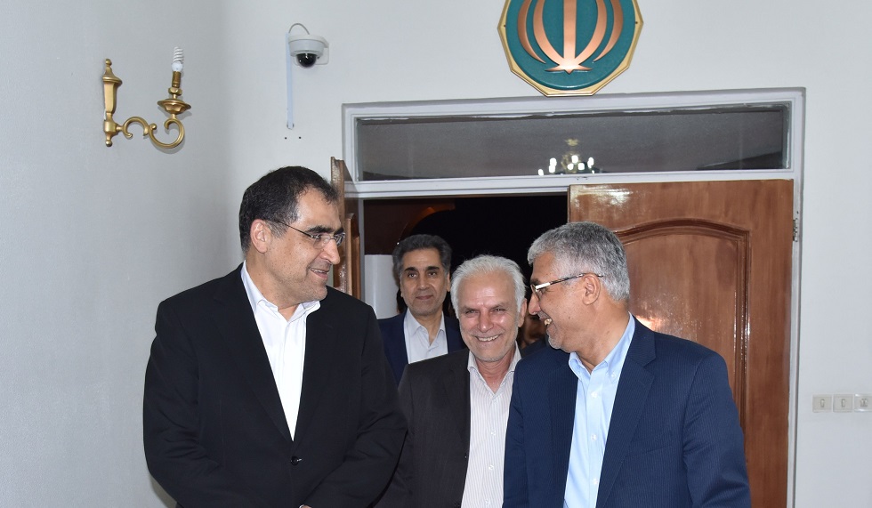 وزیر بهداشت وارد شیراز شد