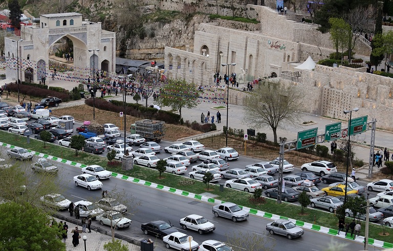روزانه 170 هزار خودرو به صورت آونگی به شیراز وارد و خارج می شوند