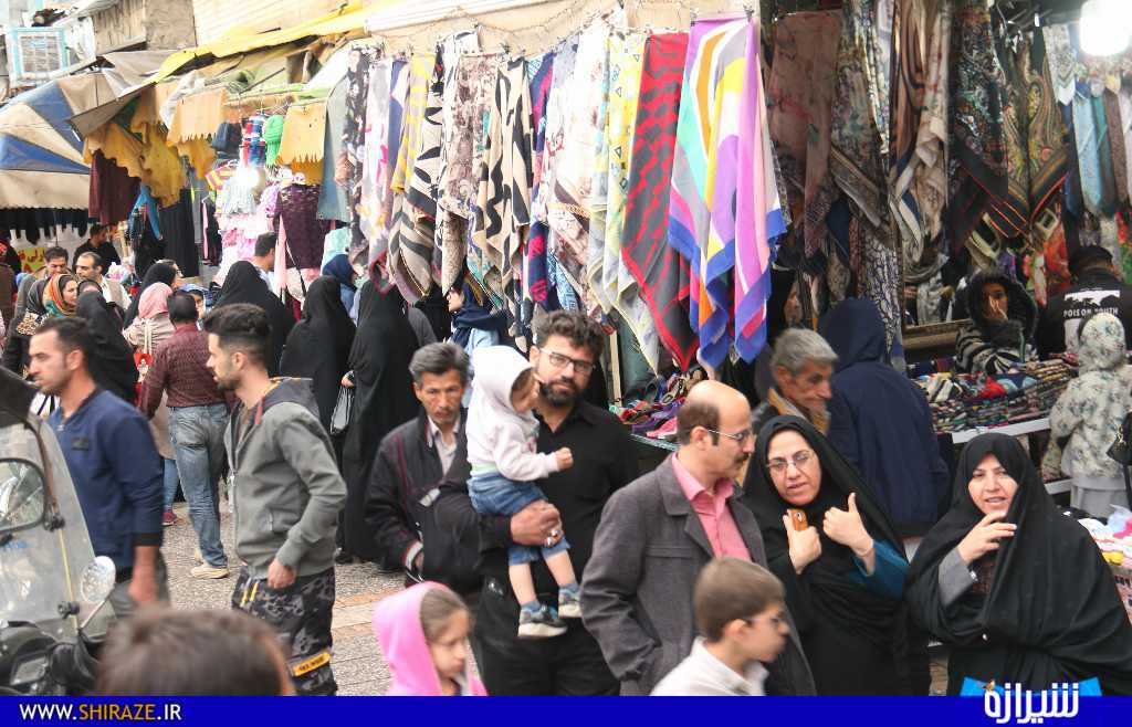 عکس/ حال و هوای نوروزی بازار شیراز، یک روز مانده به انتخابات