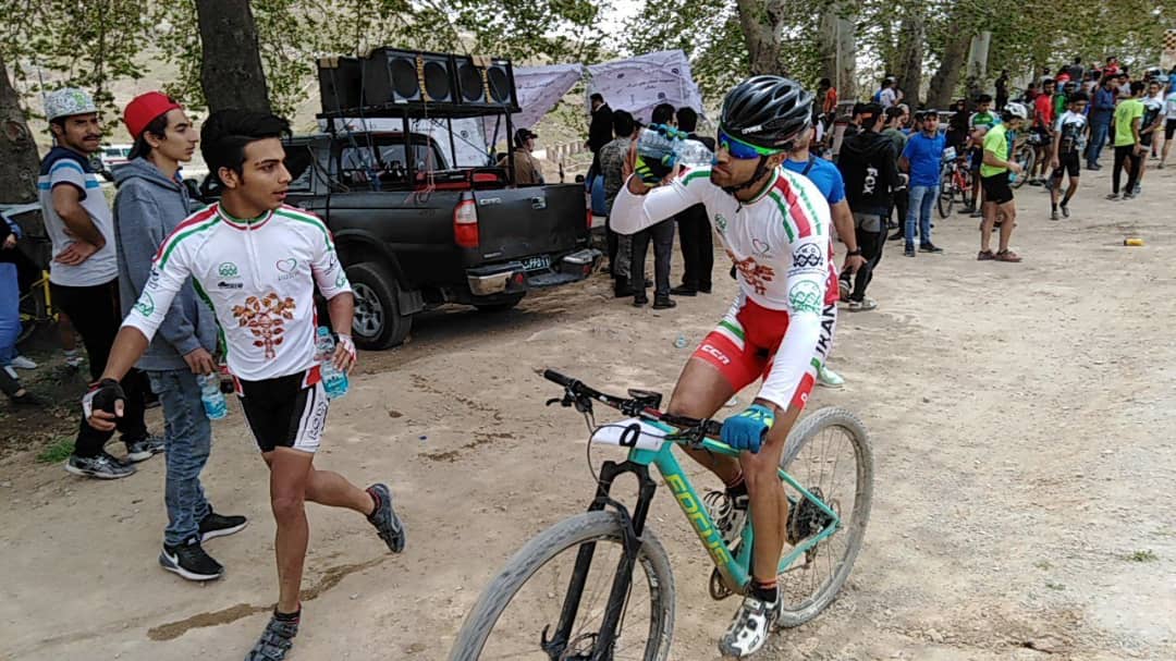 دوچرخه سوار شیرازی بر سکوی نخست مسابقات کشور