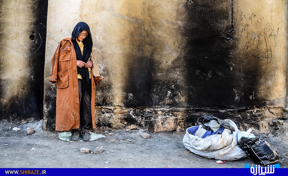 وضعیت زمین چمن بوستان انقلاب شیراز نمونه کوچکی از دلایل به نتیجه نرسیدن مشکلات مردم